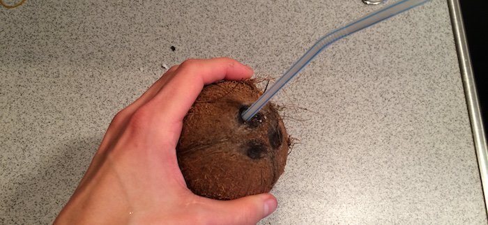 otvorte kokosový orech